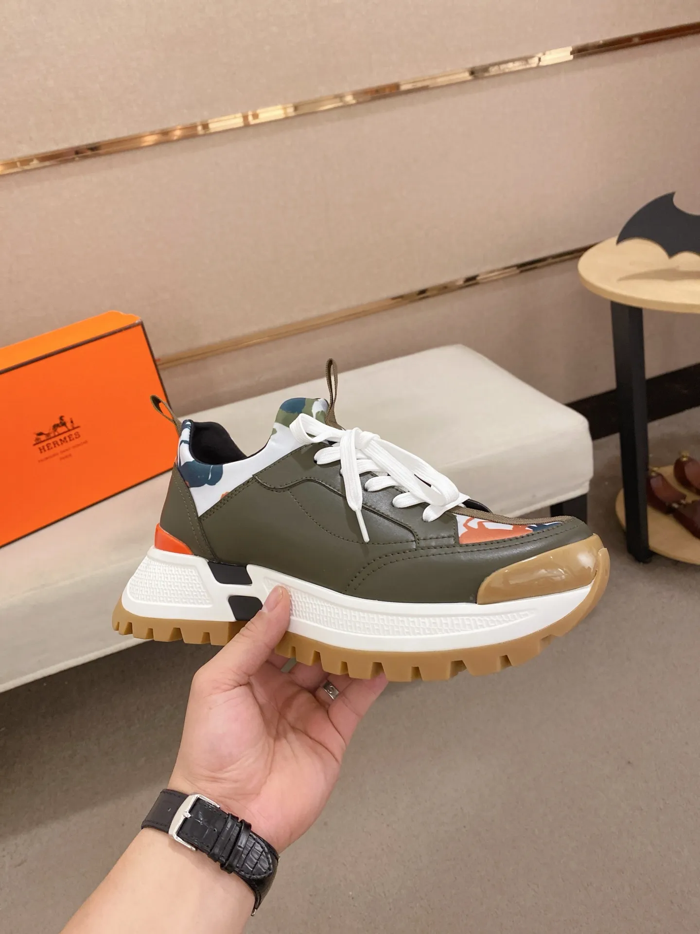 Men's clothing and shoes💰: 600💰《HERMES》【Classic original order·Version】Hermès; top 🔝purchasing agent🔍🔍men's latest 🇺🇸 counter sales simultaneously, imported from Italy original ▲▲cowhide ▲▲ (high-end, nobility, class) ) Exquisite workmanship (Italian 🇮🇹 imported water-dyed 🐂 cowhide lining) sole: original sole provided by the original factory, ⚠️exclusive double-layer activity·TPR·rubber·combined molded outsole; super comfortable·wear-resistant·non-slip·environmental protection The real thing is more beautiful if you take the real thing (high quality, follow the order). You can enter and exit the counter at will * Number of yards: 38-44 (can be customized 45-46, non-returnable)